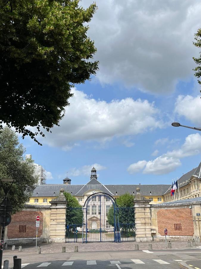 Le Flaubert, Appartement Et Parking En Centre Ville ルーアン エクステリア 写真